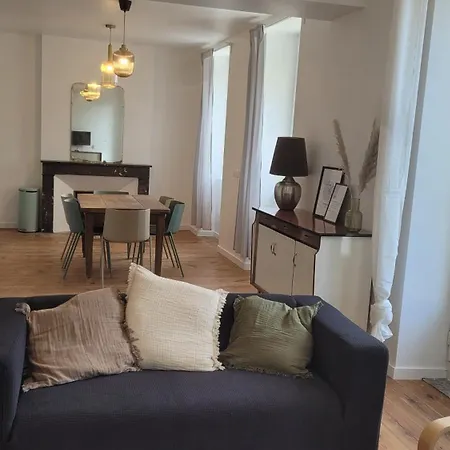 Le De L'epicier Apartment *
